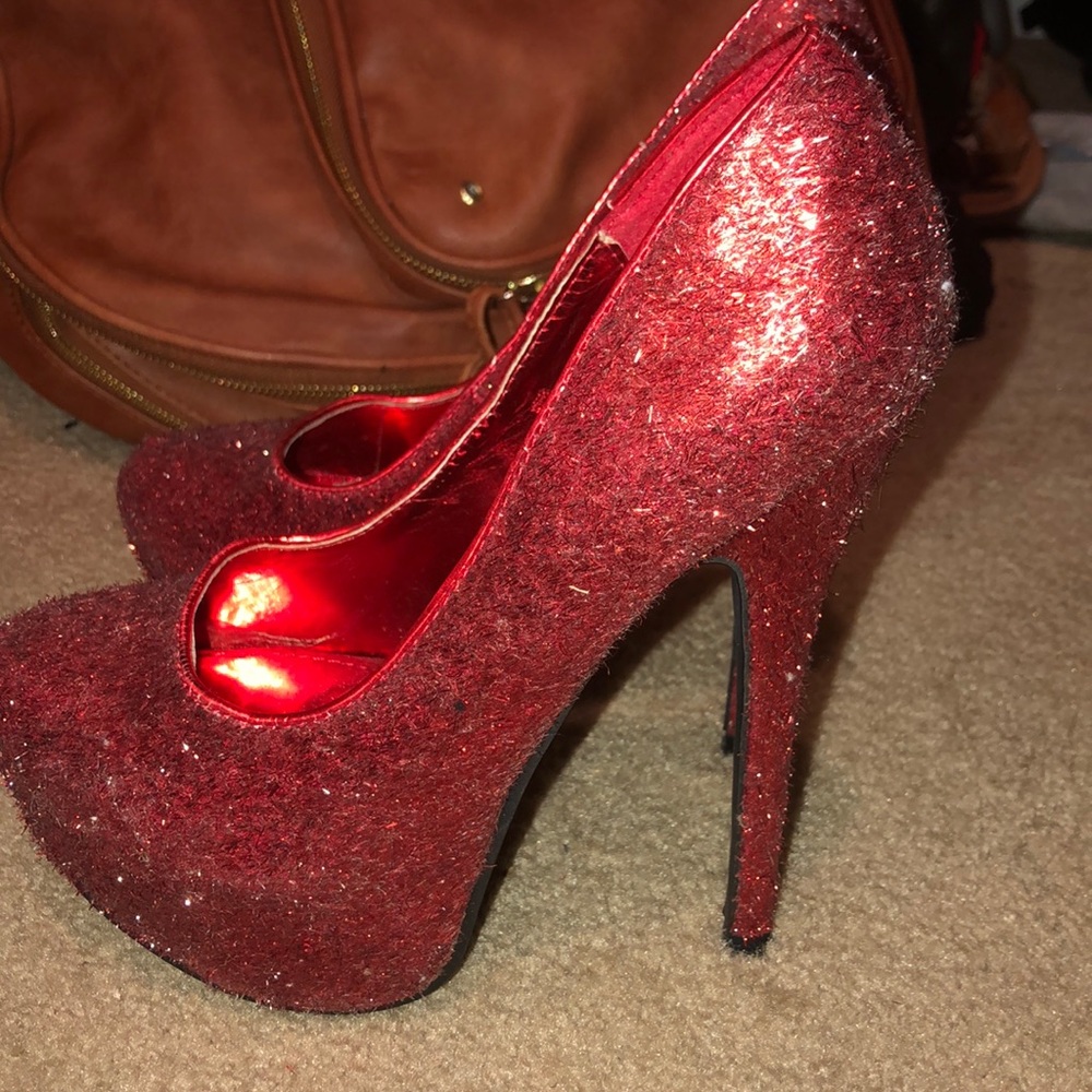 Shoes - Picture 2 of 4